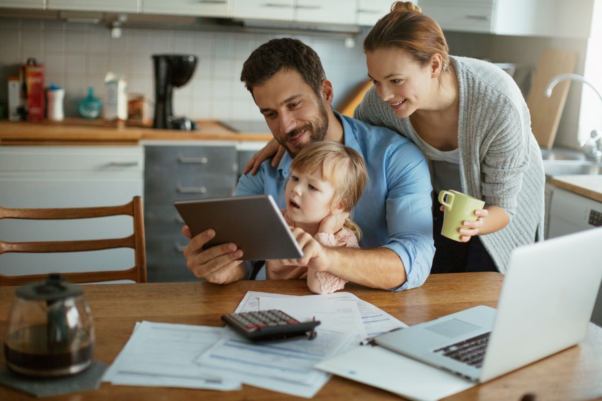 Family with a small child looking at the tablet